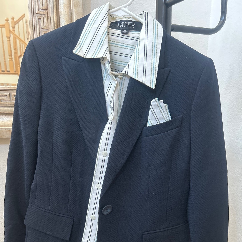 Kasper pant suit